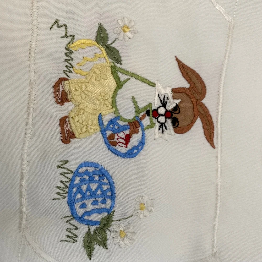 Vintage White Easter Bunny Egg Embroidered Tablecloth Cutwork Scalloped Edge 32
